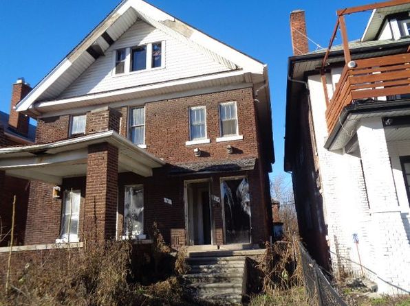 detroit-michigan-88436875 picture