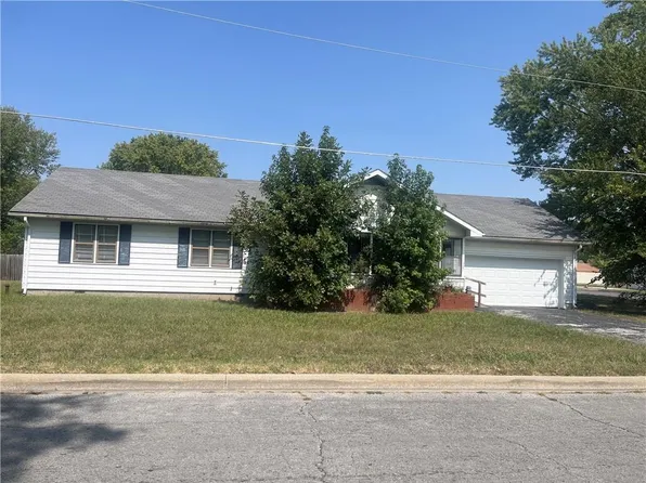 327 E Floral St, Nevada, MO 64772