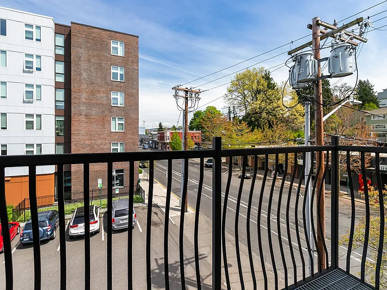 839 N State St — Photo 4