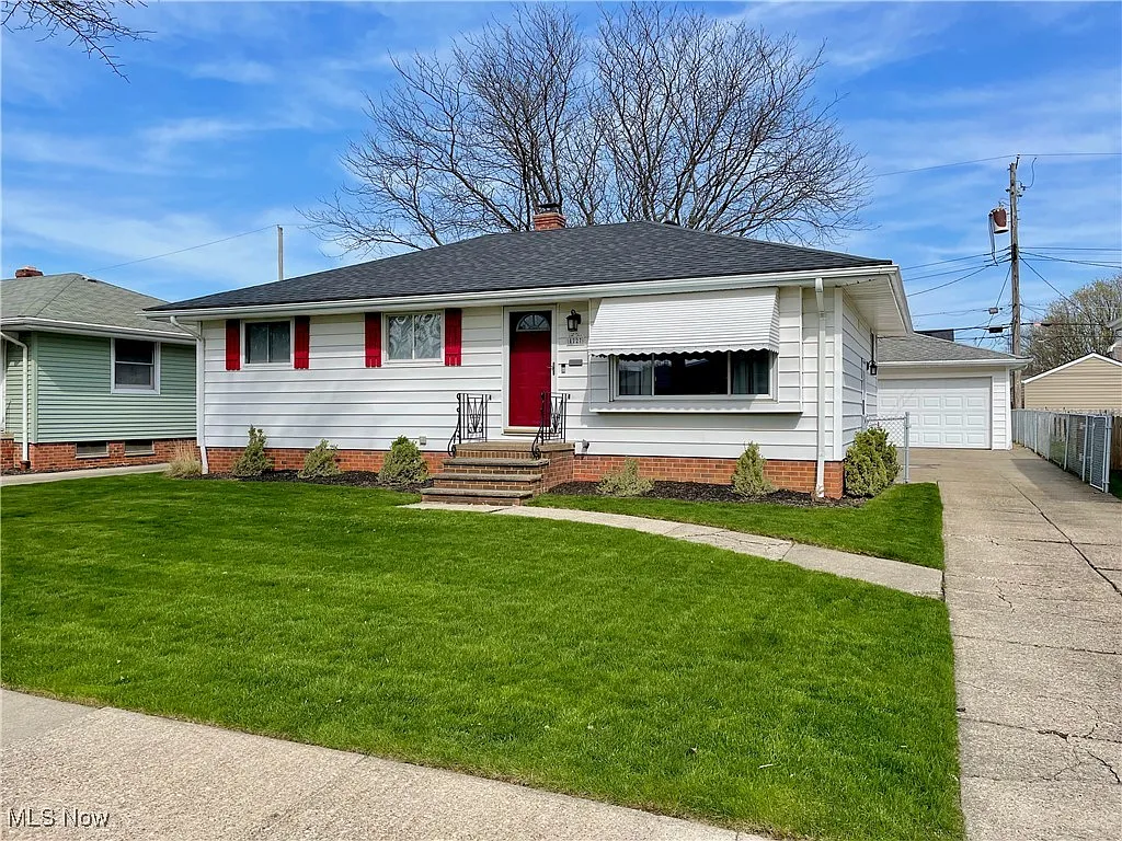 4727 Springwood Dr photo 1