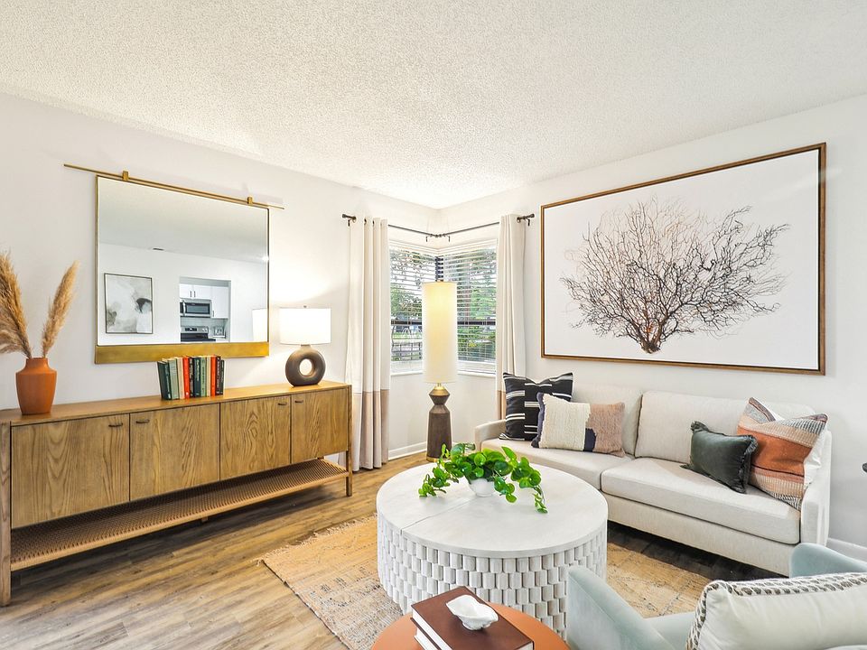 Elliot Cocoplum Interior