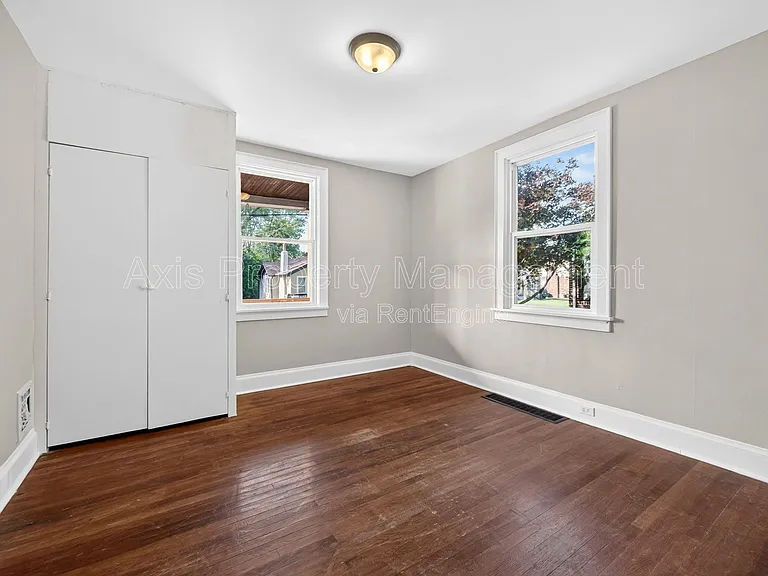 12 Lee Ave — Photo 8