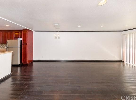 2nd image of 5510 Owensmouth Ave APT 103