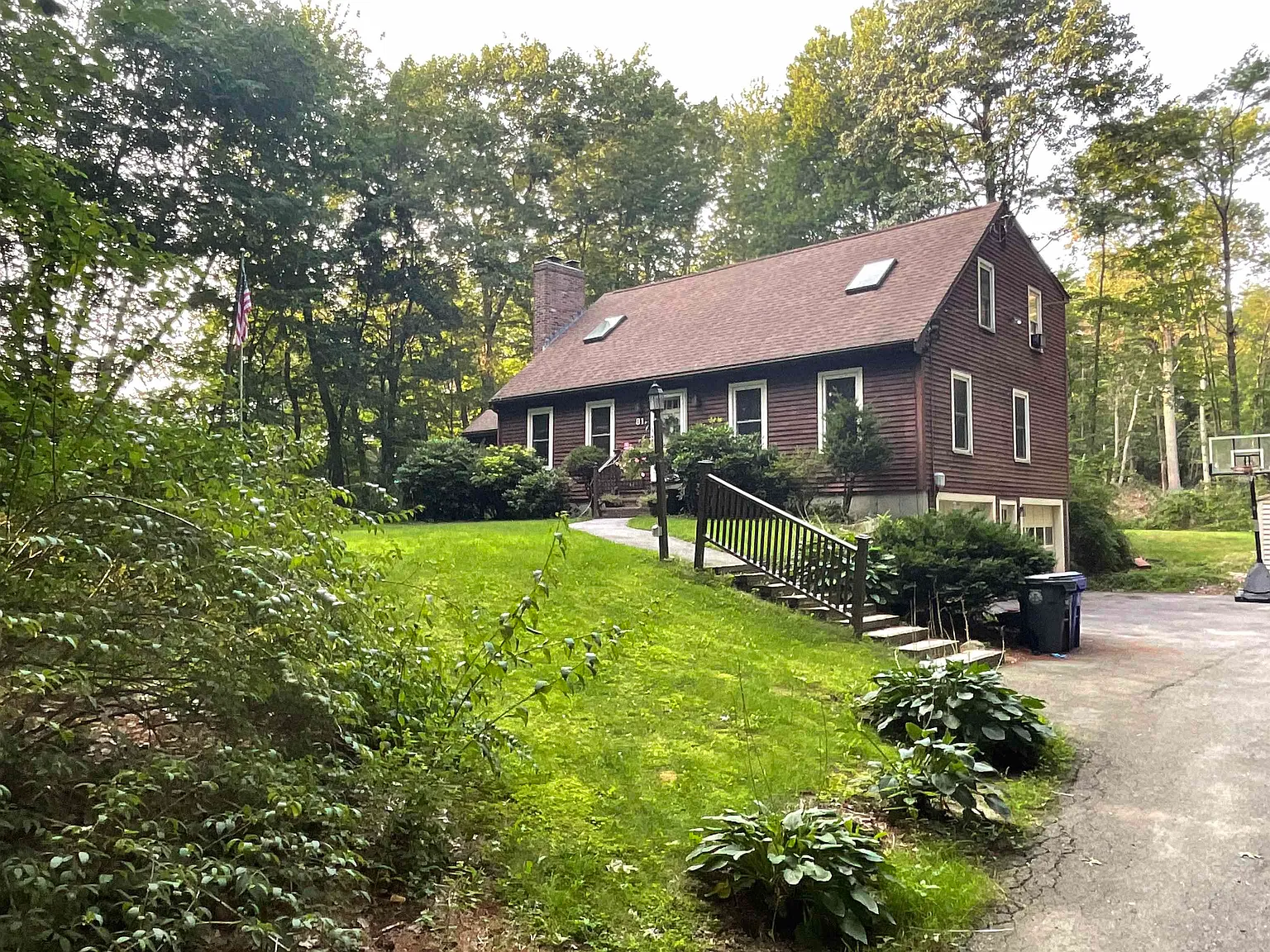 4 bed, 2.0 bath, 2630 sqft, $2,950 — Photo 1