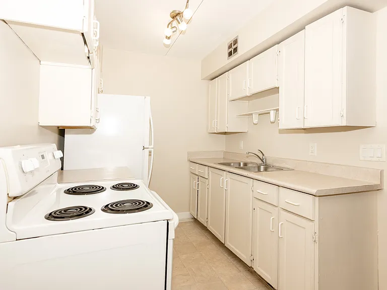 88 Southpark Dr #28 — Photo 17