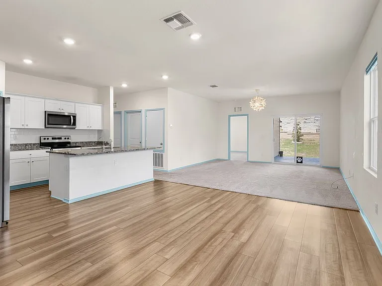 5010 Jovian — Photo 7