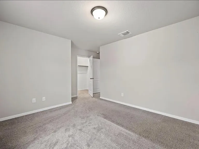 5211 Friars Loop — Photo 14