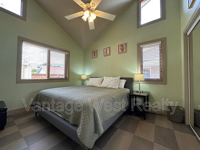 690 Kingsway Ave — Photo 13