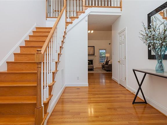 4th image of 11107 Lyndenwood Dr