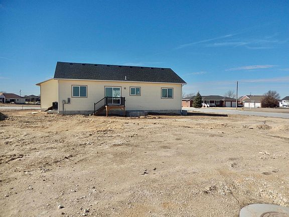 4th image of 2001 Maple St