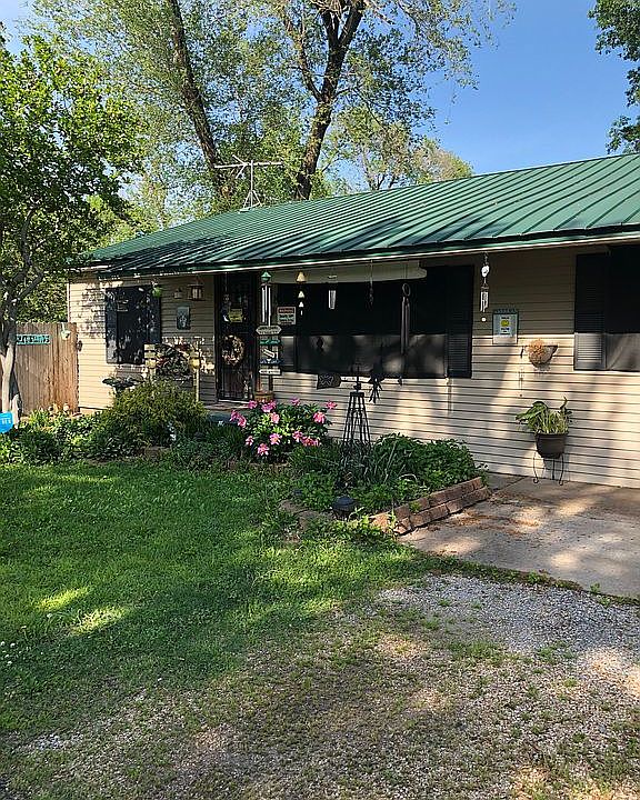 Front with landscaped bed