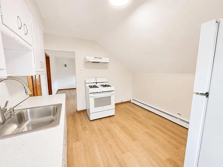 400 Davis Ave #3 — Photo 2