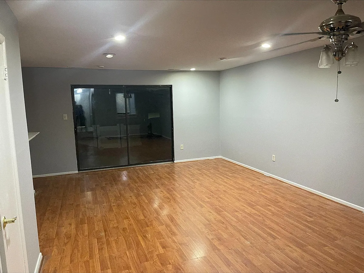Building Photo - 155 Hampshire Dr
