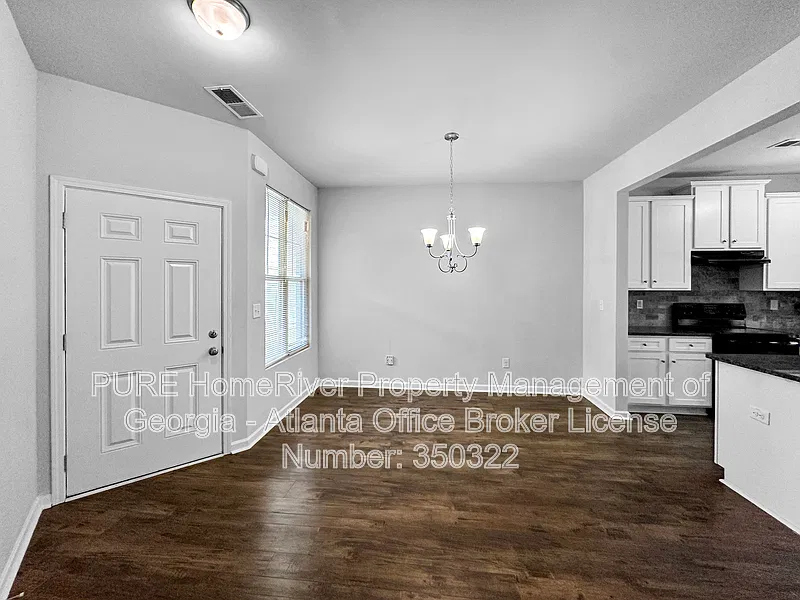 4 bed, 2.5 bath, 1940 sqft, $2,145 — Photo 4
