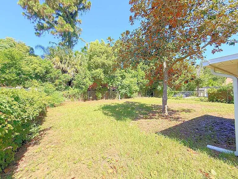 15839 Villa Dr — Photo 41