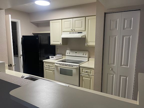 3rd image of 3016 Parkway Blvd APT 311