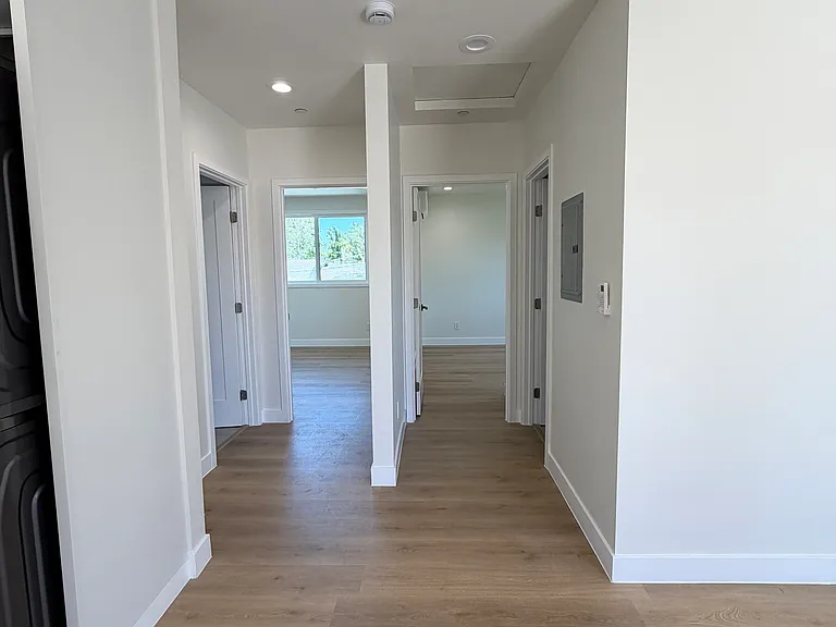 6154 1/2 Colbath Ave #6154-1/2 — Photo 7