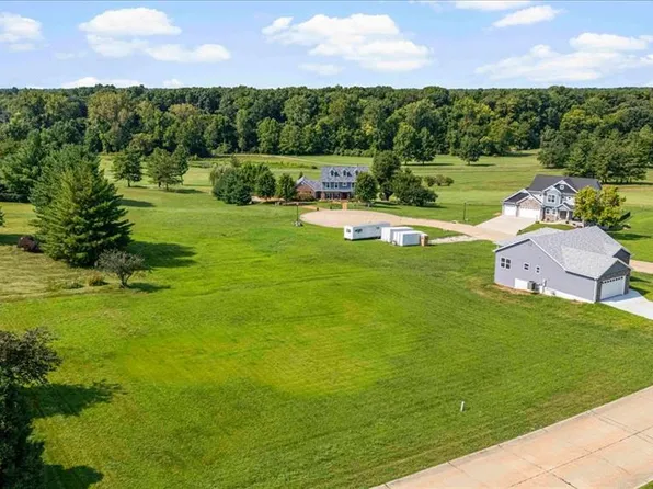 118 Woodland Hills Dr, Alton, IL 62002