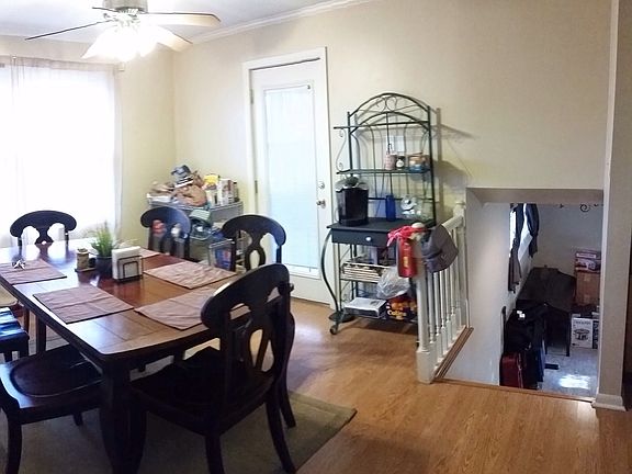 Kitchen Sitting Area