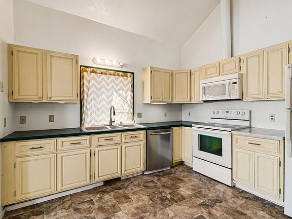 5th image of 2419 S Gekeler Ln