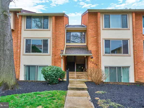 10204 Bushman Dr APT 304, Oakton, VA 22124
