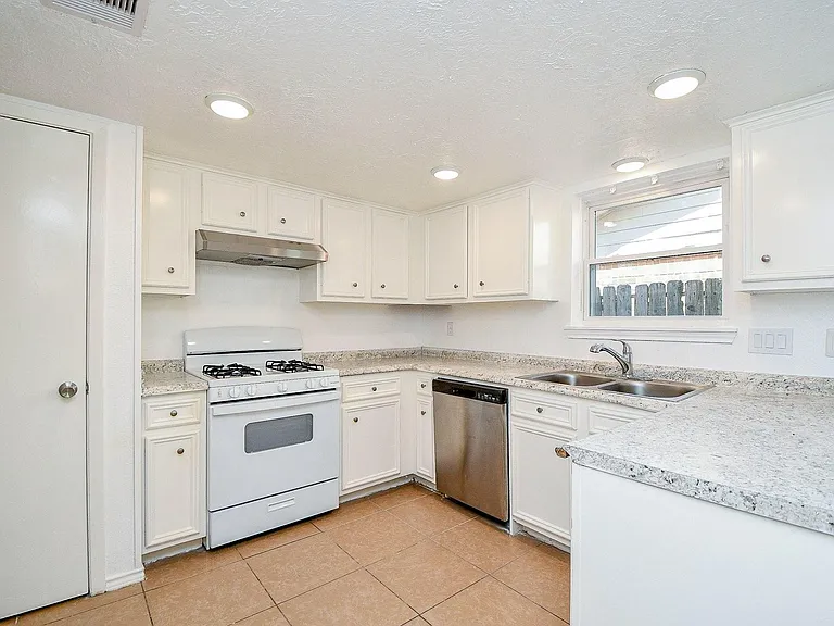 7203 Santa Rita Dr — Photo 13