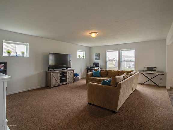 5th image of 5917 Hemlock Dr