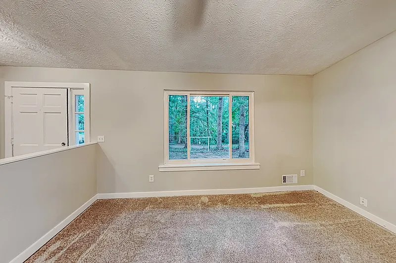 3 bed, 2.0 bath, 2035 sqft, $1,775 — Photo 3