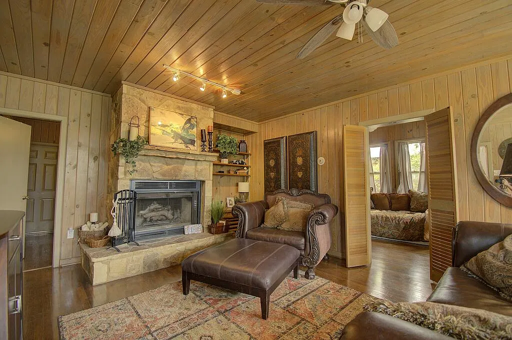 2 bed, 1.0 bath, 1000 sqft, $1,850 — Photo 2