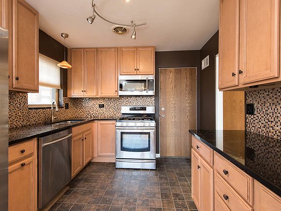 5th image of 8421 Christiana Ave
