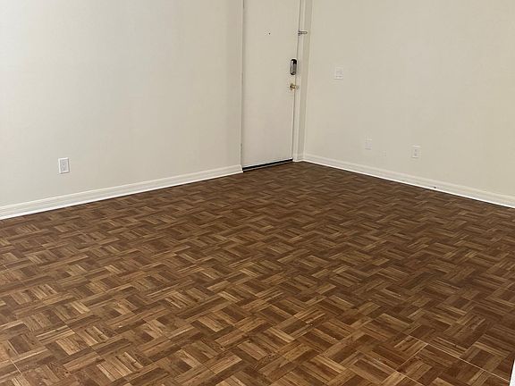 2nd image of 901 Hickory St #205