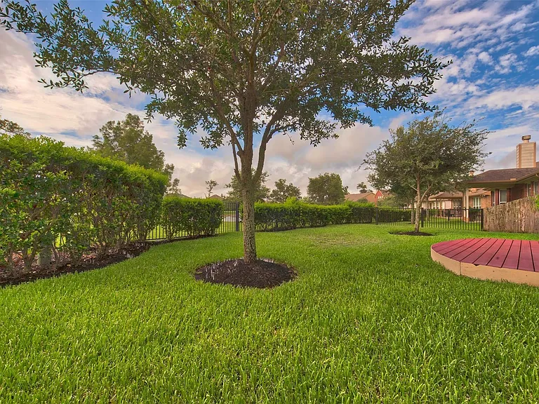 6906 Patterson Dr — Photo 26