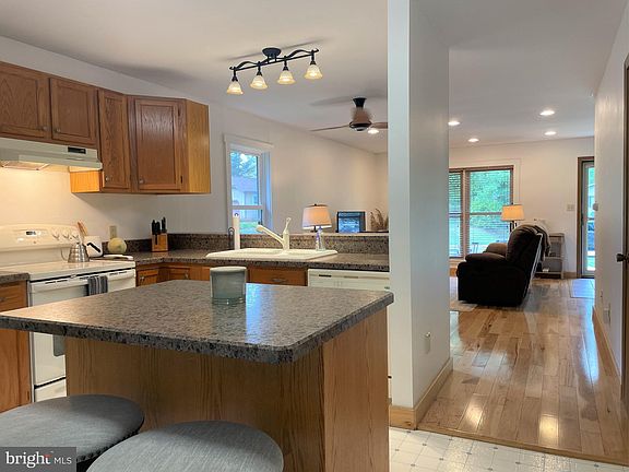 2nd image of 115 Driftwood Dr