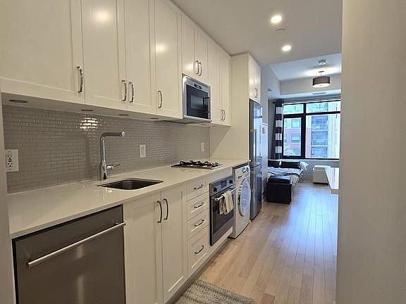 5th image of 60 Springhurst Ave #313