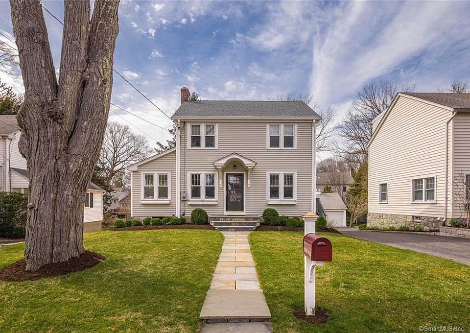 1st image of 9 Oak Park Ave