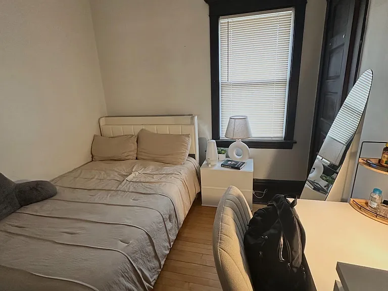 2041 Pratt Ct — Photo 2