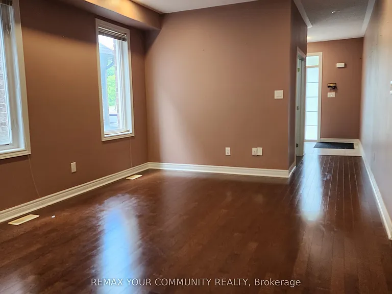 3 Prince Of Wales Dr — Photo 6