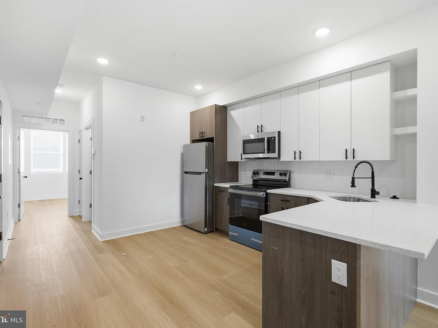 2 bed, $1,400 — Photo 2