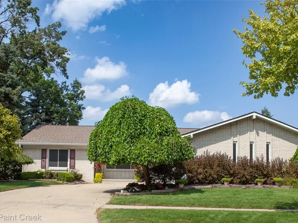 1839 Smallbrook Dr, Troy, MI 48085