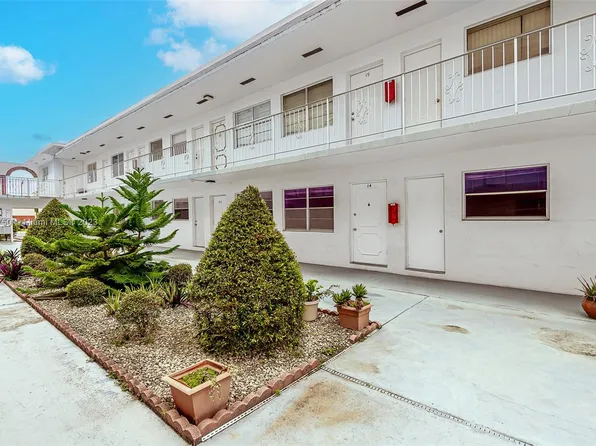 2826 Van Buren St APT 18, Hollywood, FL 33020