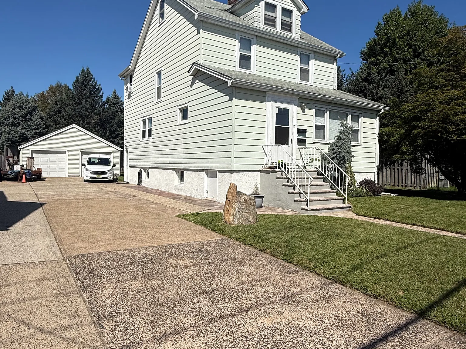 2 bed, 1200 sqft, $2,400 — Photo 2