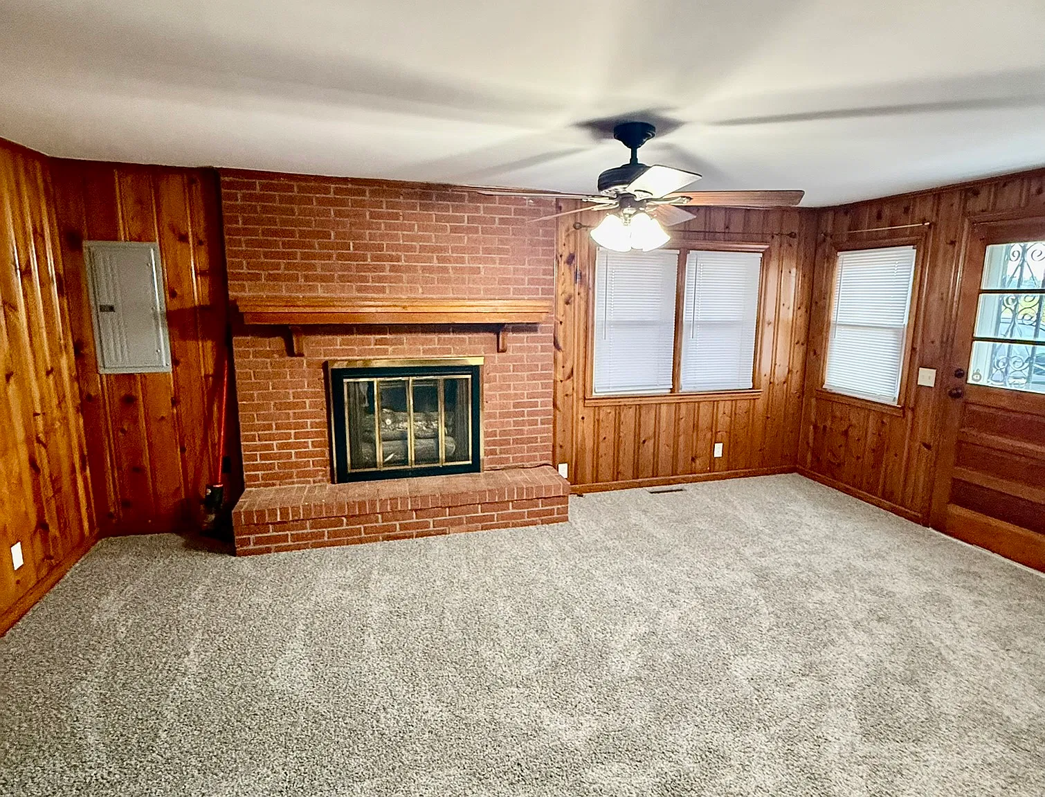 3 bed, 1.5 bath, 1336 sqft, $1,300 — Photo 4