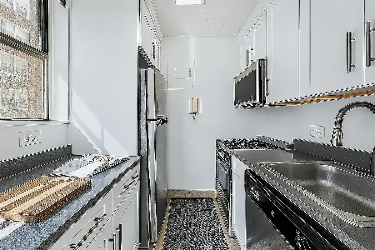 330 West 56th Street — Photo 2