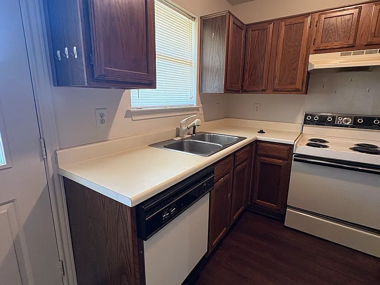 714 Hillcrest Ct — Photo 8
