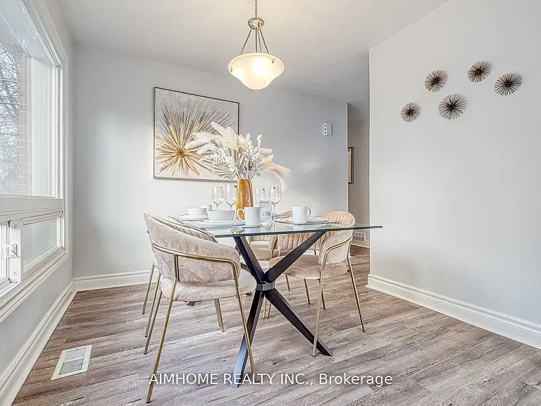 26 Frances Cres — Photo 5