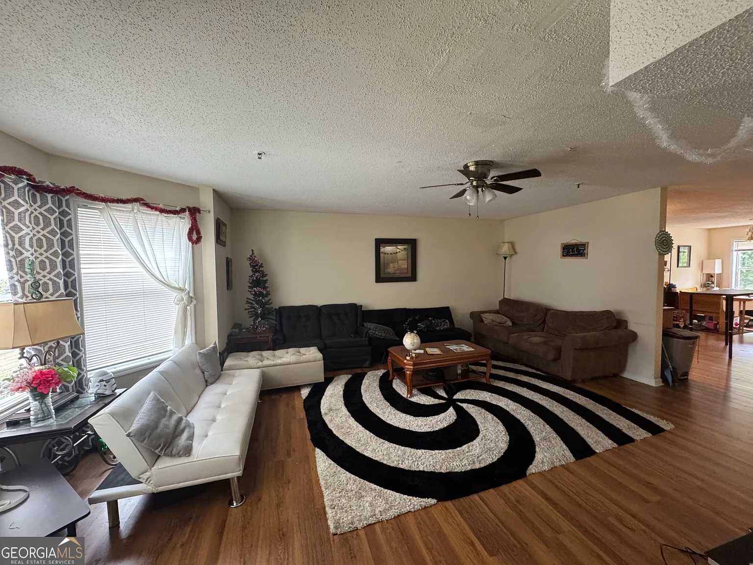 5 bed, 4.0 bath, 7384 sqft, $2,100 — Photo 3