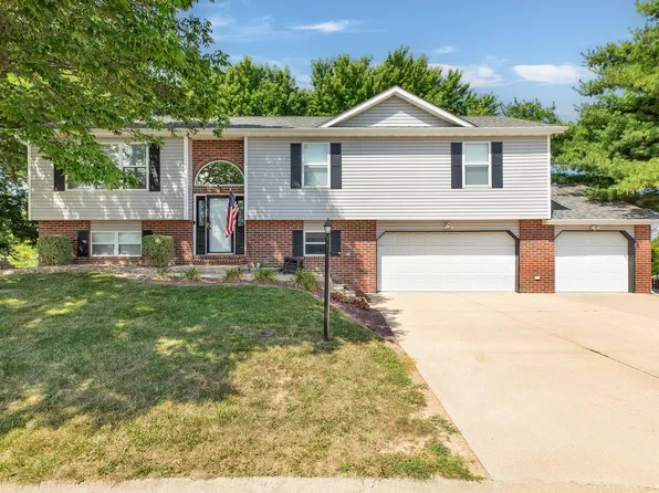 33995 Sailboat Ct, Brighton, IL 62012
