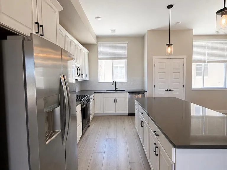 2275 S Poppy St — Photo 7