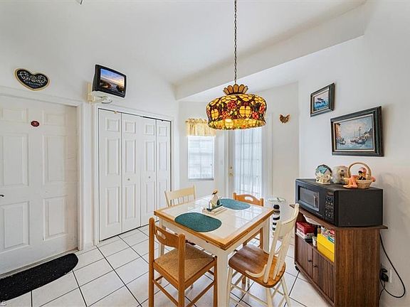 5th image of 121 Sabal Lake DR