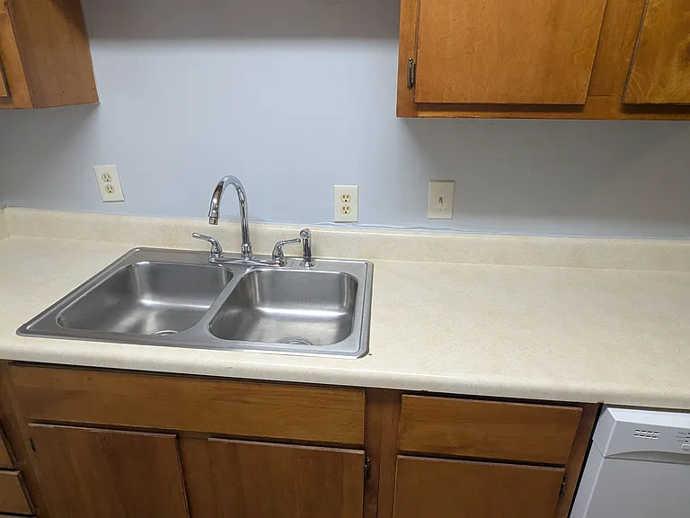 East Lake Apartments — Photo 28